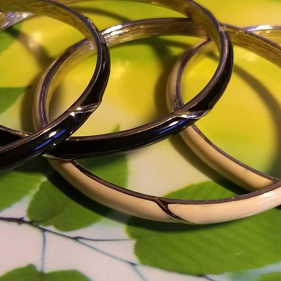 3/$25 vintage 80s 'gold' cream black enamel bangle set EUC - Picture 4 of 11